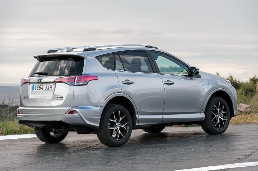  Toyota RAV4 Hybrid Feel! 2017 года  (фото 7 из 16)